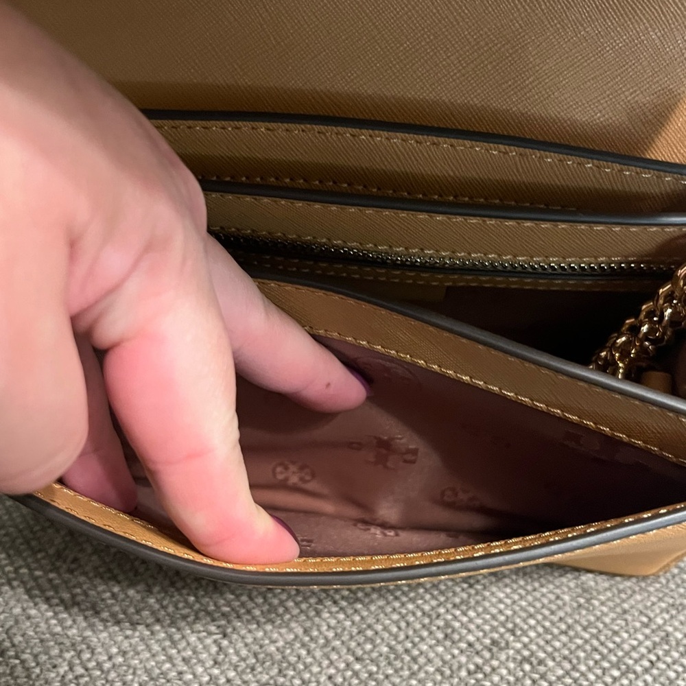 Tory Burch Emerson Flap Shoulder Bag - Picture 11 of 16